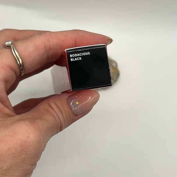 One Size Fantasize Ultimate Lifting & Lengthening Mascara. - Picture 5 of 5